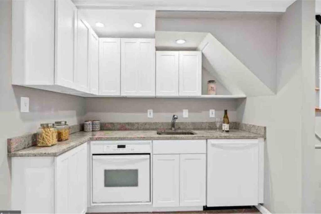Ferienwohnung Glover Park/Georgetown Oasis With Parking Washington Exterior foto